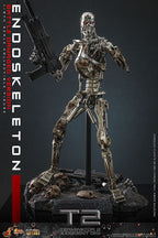 Terminator 2: Judgment Day Movie Masterpiece Die-cast Action Figure 1/6 Endoskeleton (Battle Damaged Version) 31 cm