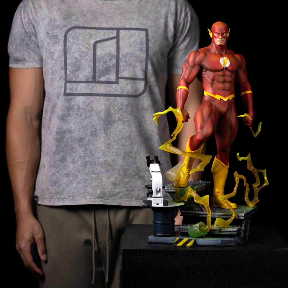 DC Comics Legacy Replica Statue 1/4 Flash 54 cm