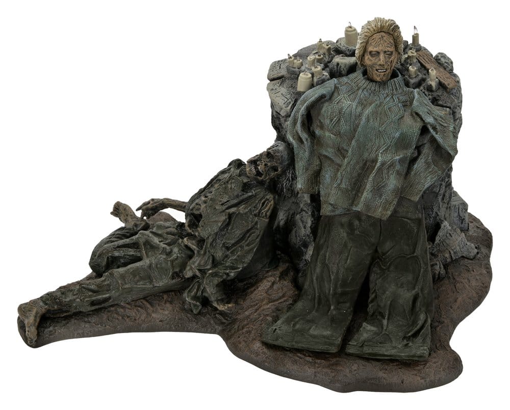 Friday the 13th: The Game Diorama Pamela Shrine NECA